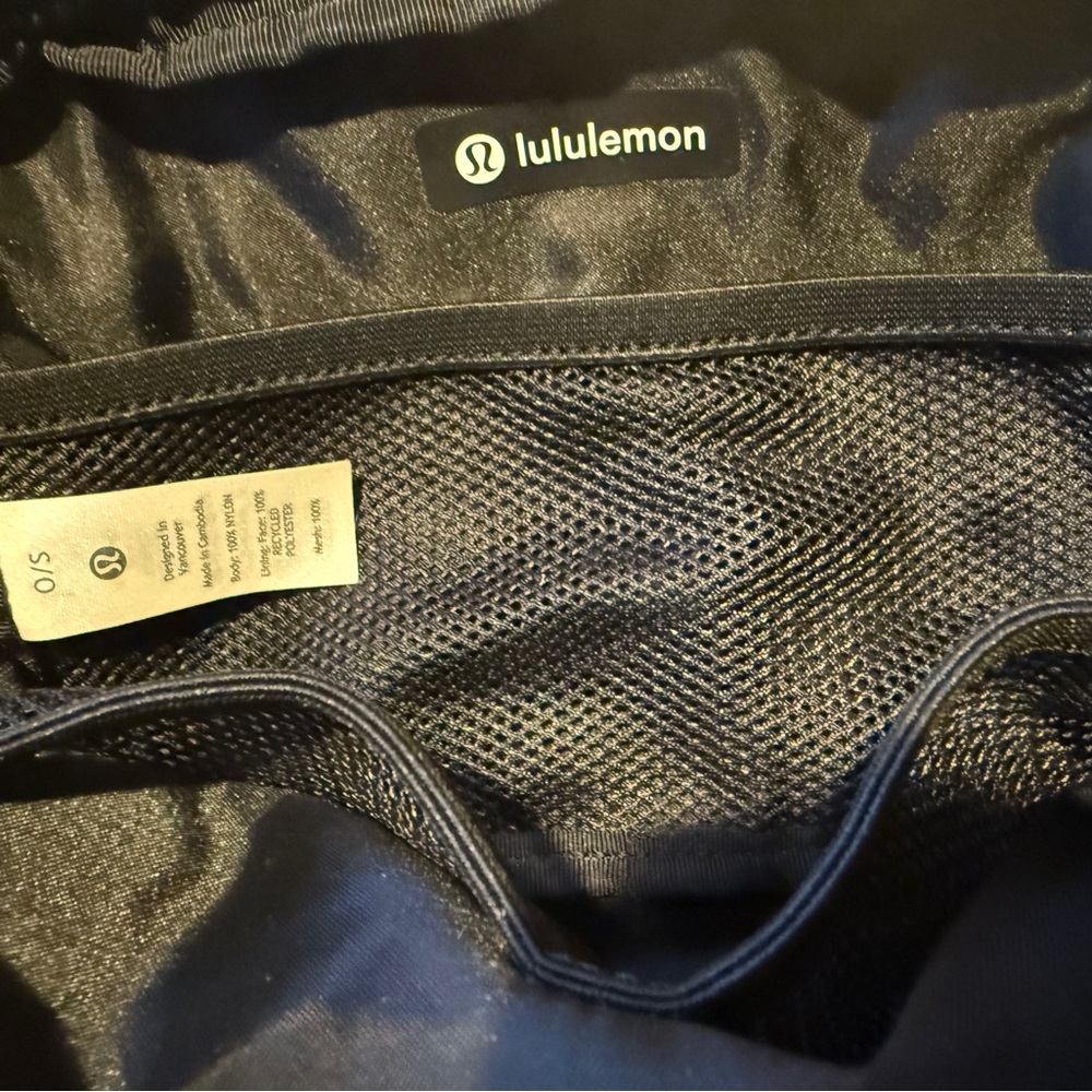 Lululemon Black Belt Bag 1L NWOT - Picture 7 of 9